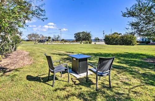 Currituck House | Cozy Currituck Home w/Fire Pit near Ferry!