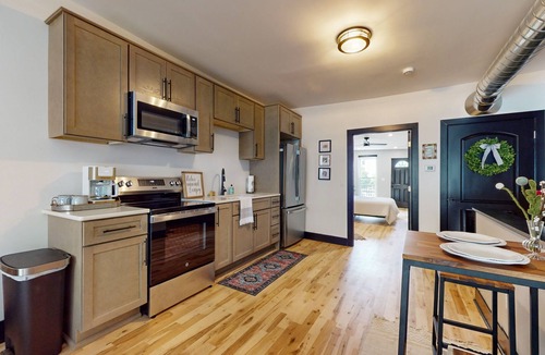 Janesville Apartment | Cozy downtown apartment with full kitchen-centrally located