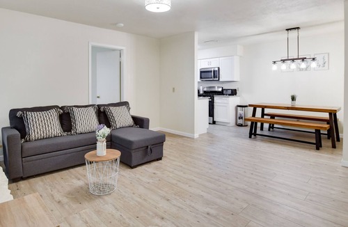 Scofield Farms House | Cozy duplex home close to domain- Great location