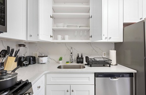 Constable Hook House | Cozy Family Getaway - NYC & NWK w/free parking