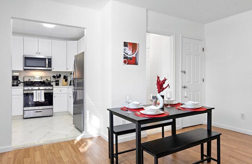 Constable Hook House | Cozy Family Getaway - NYC & NWK w/free parking