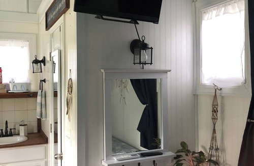 Charleston County Other | Cozy Farmhouse Suite On 10 Acres!