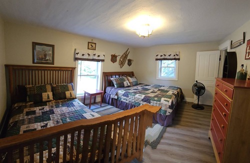 Cloverdale House | Cozy Farmhouse w/short walk to a private lake