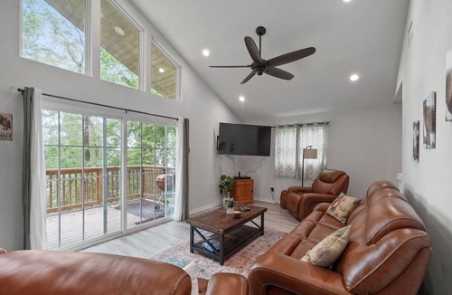Pointblank House | Cozy Fox Lake Cottage-Family Friendly