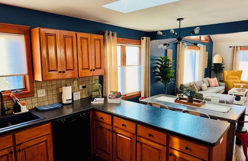 Twin Lakes House | Cozy Getaway by the Lake