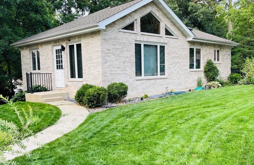 Twin Lakes House | Cozy Getaway by the Lake
