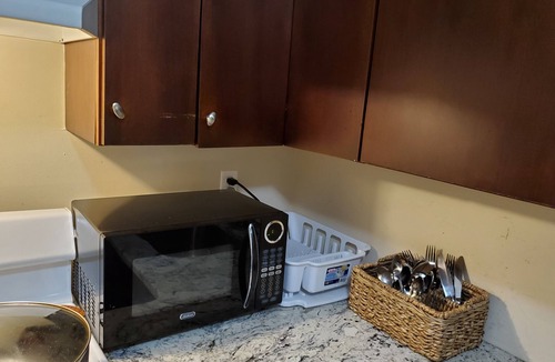 Matawan Condo | cozy getaway in New Jersey