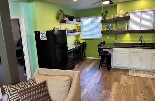 Sioux Falls House | Cozy getaway next to downtown Sioux Falls. Full kitchen & everything.