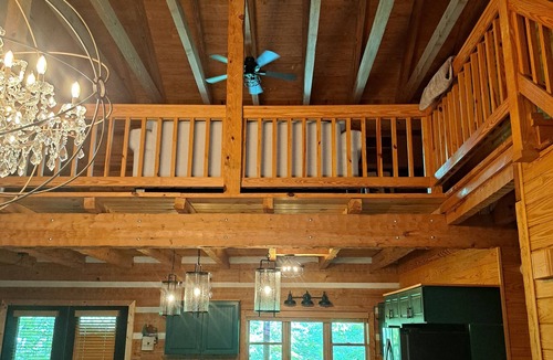 Wedowee House | COZY GRAND CABIN- Mountain cabin atmosphere at the lake- Sleeps 17