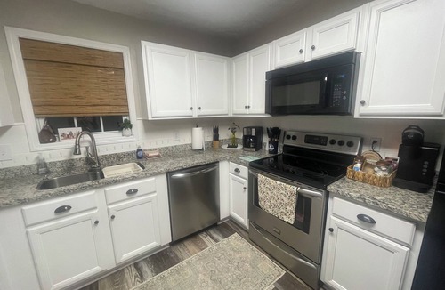 Opelika House | Cozy home in Opelika/Easy interstate access/Short drive to downtown and Auburn.
