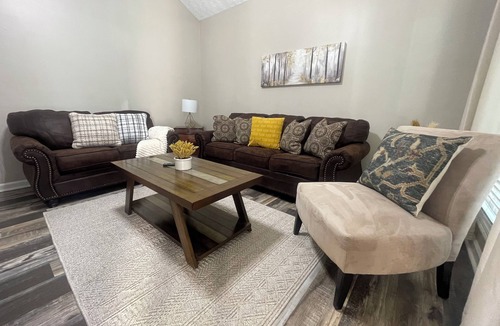 Opelika House | Cozy home in Opelika/Easy interstate access/Short drive to downtown and Auburn.