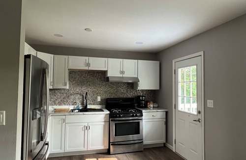 Rockford House | Cozy home in Rockford Sleeps 8