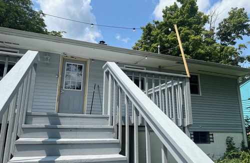 Rockford House | Cozy home in Rockford Sleeps 8