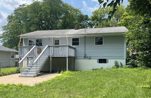 Rockford House | Cozy home in Rockford Sleeps 8