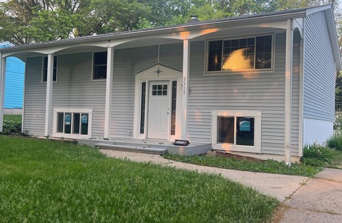 Rockford House | Cozy home in Rockford Sleeps 8