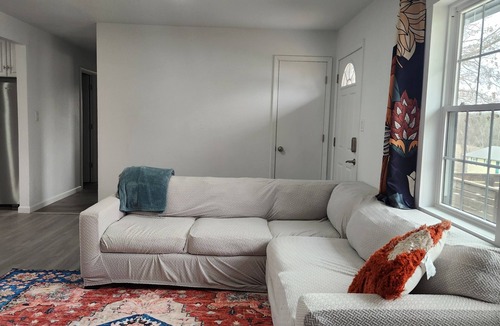 Macon House | Cozy home nestled in small-town America