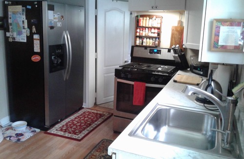 Havre De Grace House | Cozy home w/fenced in yard-Dog Friendly with Pet fee. 2 block walk to downtown!