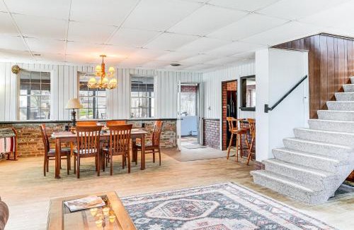 Fulton House | Cozy Home w/Yard: Steps to Mississippi River