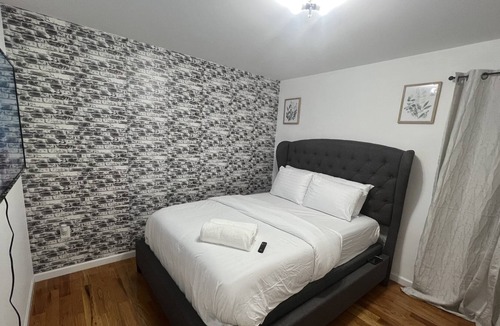 Elizabeth House | Cozy Home with 3 king bedroom Beautiful/ safe neighborhood just 7 mins to EWR.