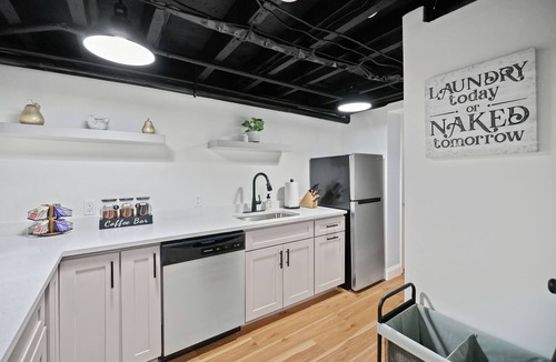 Downtown Baltimore House | Cozy in Canton - Private Driveway - Pet Friendly