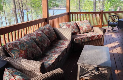 Eucha House | Cozy Lake Escape: Unwind with Stunning Lake Views in New Eucha.