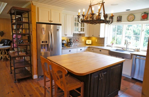 Ozone House | Cozy Lakefront Cottage