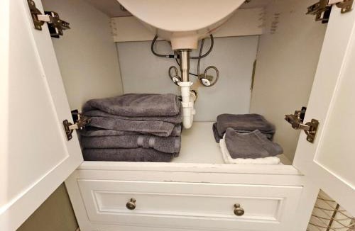 Lawrence Apartment | Cozy Lawrence 1BR Near KU - Wi-Fi & Patio