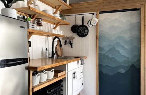 Boles House | Cozy Lofted Tiny Cottage with Spectacular Nature Views in Arkansas