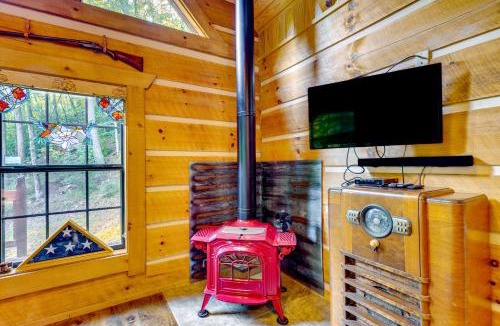 Bean Station House | Cozy Log Cabin on 11 Acres: 3 Mi to Cherokee Lake!