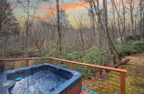 Sugar Grove Cabin | Cozy Log Cabin w/Wood Fireplace, Creekside Firepit & Private River Access!