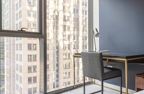 Downtown Chicago Apartment | Cozy Loop 2BR w/Pool, Gym, nr. Financial District & L, by Blueground