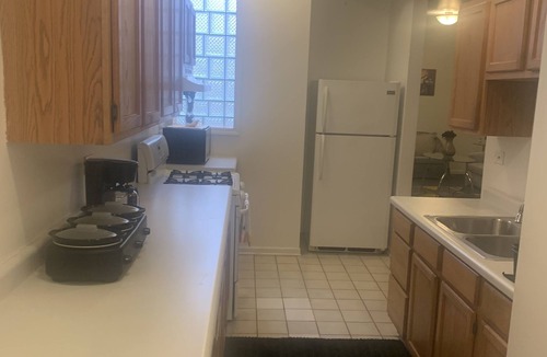 North Lawndale Apartment | Cozy Modern -3BRS and 2BAS located10mins from Downtown Chicago