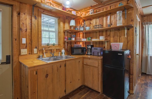 Rising Fawn Cabin | Cozy, Modern Black Cabin Retreat - Mins. to Cloudland Canyon & Lookout Mountain