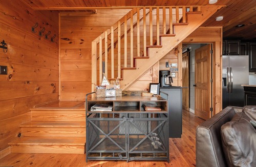 Butler Cabin | Cozy mountain adventure for all-family, friends and furry pups!