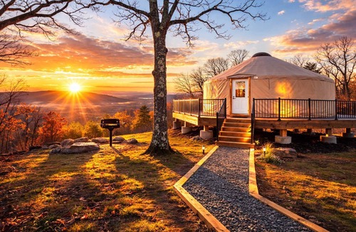 Rising Fawn House | Cozy Mountaintop Glamping Yurt w/Kitchen and Bath