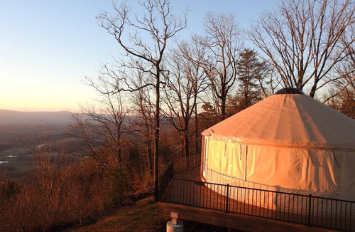 Rising Fawn House | Cozy Mountaintop Glamping Yurt w/Kitchen and Bath