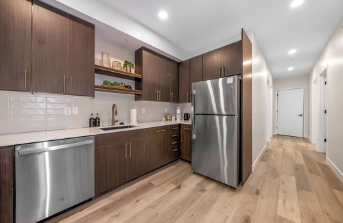 Tekamah Apartment | Cozy New 2BR in Tekamah | Walk to Food & Gym