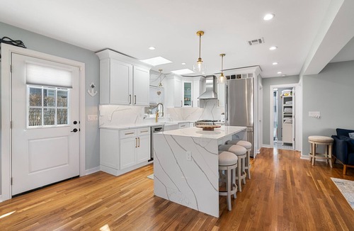 Brielle House | Cozy newly Renovated Beach House walking distance to beach and restaurants.