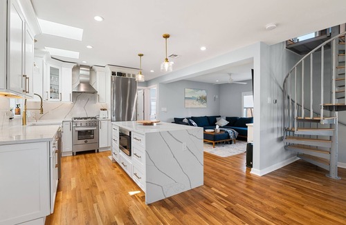 Brielle House | Cozy newly Renovated Beach House walking distance to beach and restaurants.