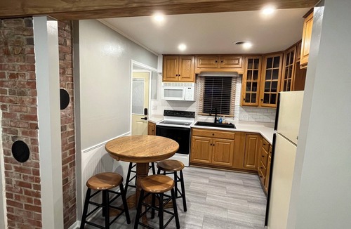 Rock Port Cottage | Cozy newly renovated cottage. Downtown in quiet neighborhood. Sleeps up to 5.