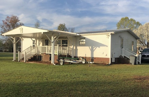 Summerton House | Cozy & Peaceful 3 bed 2 bath On the Water