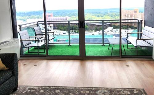 Towson Apartment | Cozy Penthouse at Towson City View