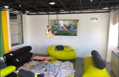 Towson Apartment | Cozy Penthouse at Towson City View