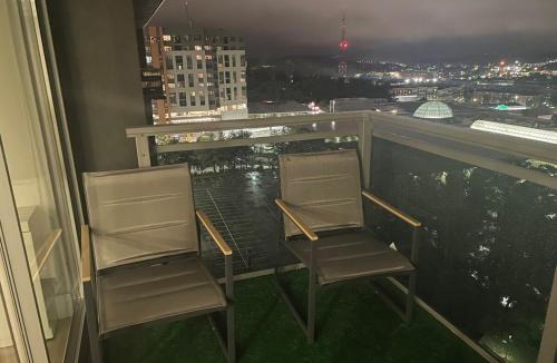 Towson Apartment | Cozy Penthouse at Towson City View