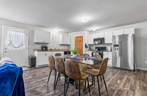 Belvidere House | Cozy Pet-Friendly Ranch NoStairs, ideal long stays