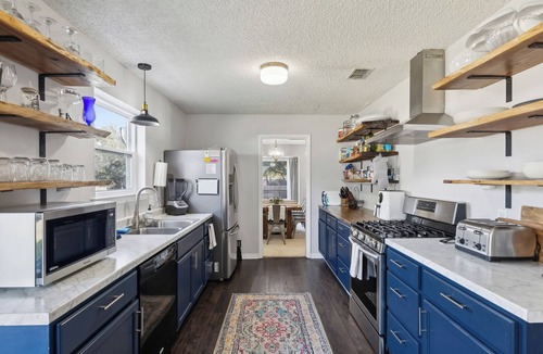 Cleburne House | Cozy Pet-Friendly Unit, Seasonal Pool & Fireplace, Sleeps 8
