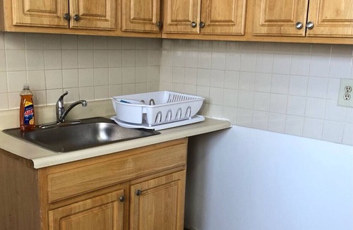 Perth Amboy Apartment | Cozy private 1-bedroom, own street entrance, convenient Perth Amboy location