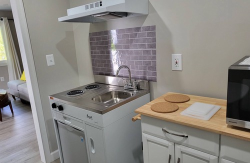 West Springfield Apartment | Cozy Private studio. Pet-Friendly. Conveniently located. Access 395, 495 and I95