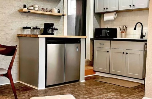 East Lawrence Apartment | Cozy Private Suite in Cultural District! Walk to Mass St. ~ 5 min to KU Campus