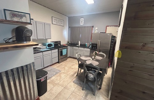 Lincoln County Apartment | 👉 Cozy Ranch Apartment with 2 Beds, Hot Tub, Cows & Horses